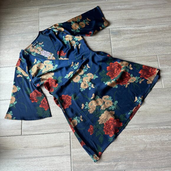 Boohoo Dresses & Skirts - NWT Boohoo Floral Satin Kimono Wrap Mini Dress -  Women's Size 10